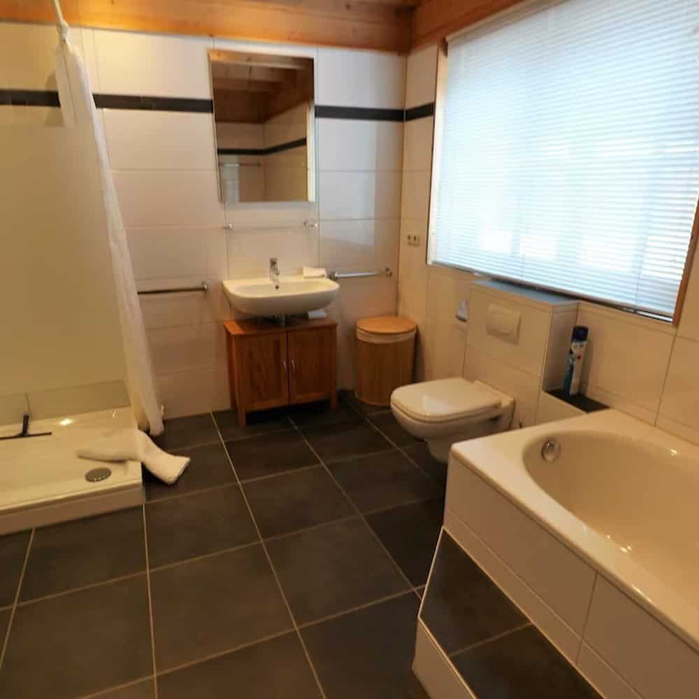 Blockhaus Willingen Badezimmer