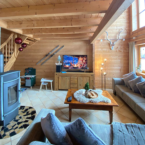 Blockhaus Willingen Wohnraum mit Kamin
